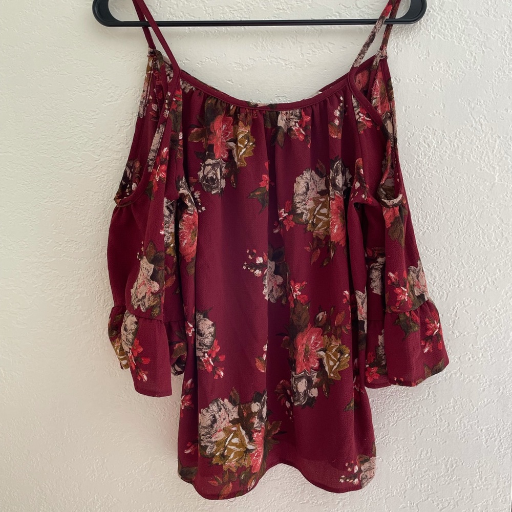 Flower top of the shoulder
